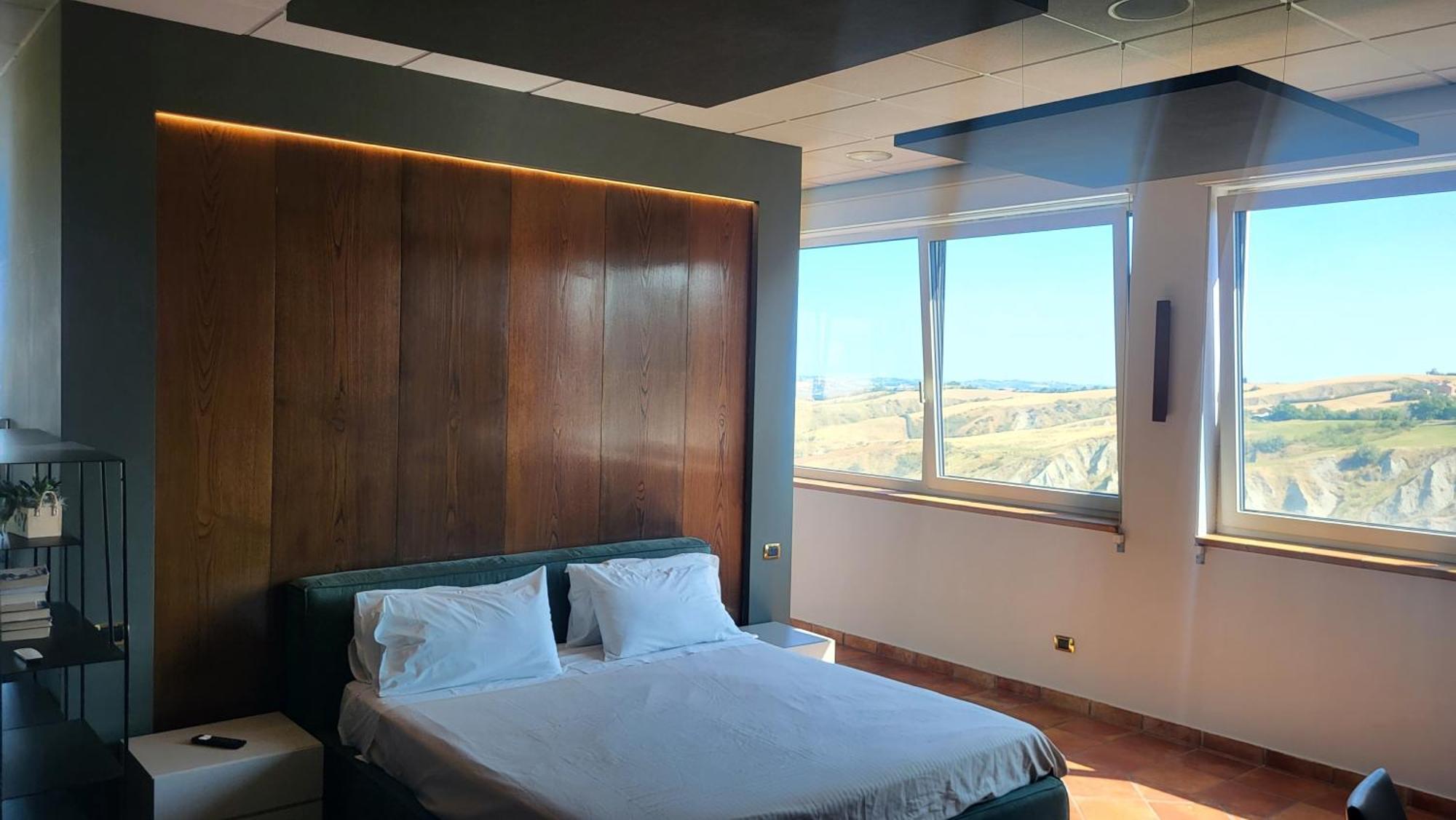 Bellavista Suite Spa Staffolo ภายนอก รูปภาพ